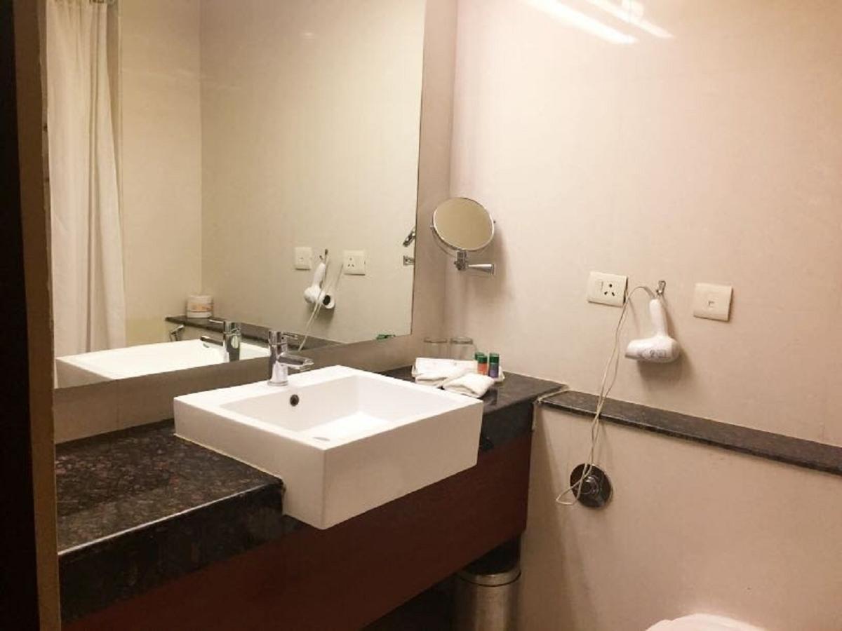 Hotel Vista New Delhi Ngoại thất bức ảnh